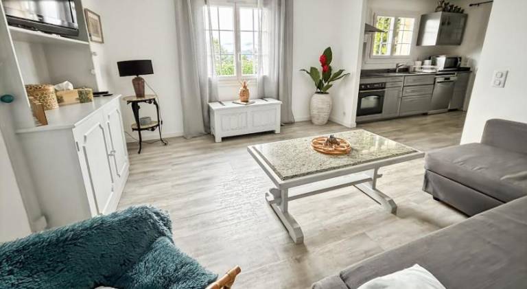 Apartment with pool in Mouans-Sartoux
