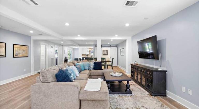 Fully equipped vacation home with garden, private pool & barbeque | Good for workation | Pets are welcome — photo 3