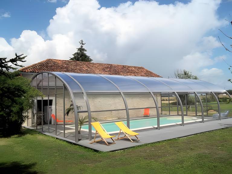 Child-friendly house with terrace, pool & fast internet | Garden view | Pet-friendly in Poitiers