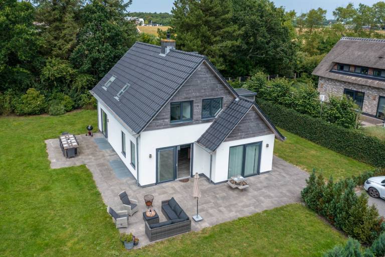 Villa mit Sauna und Terrasse