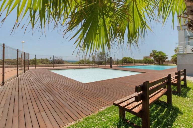 Fully equipped beautiful apartment with yard, pool & patio | Water view | Close to the beach | Good for workation | Pets allowed — photo 5