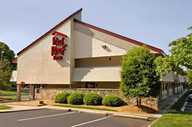 Red Roof Inn Greensboro Coliseum — photo 5