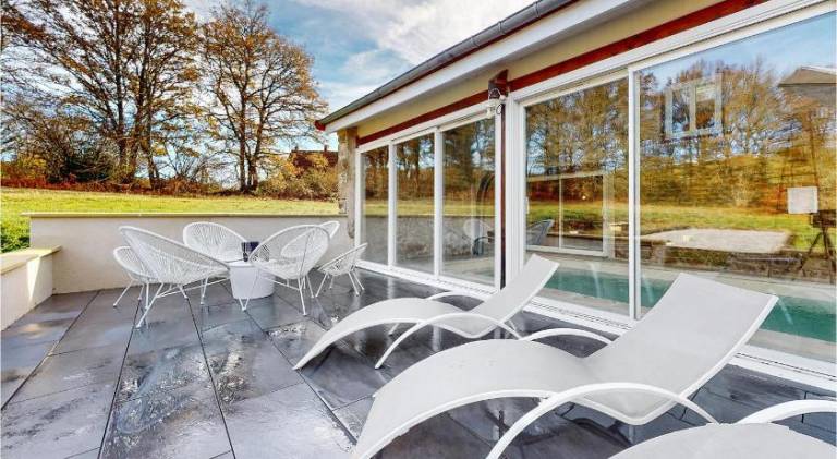 House with hot tub & pool — photo 4