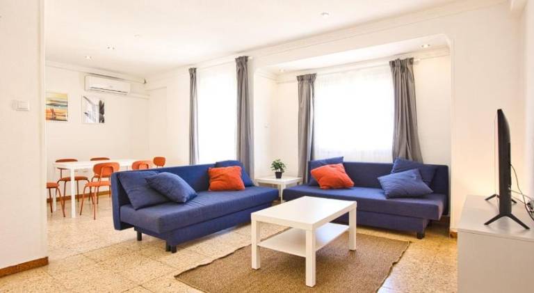 Holiday apartment with patio in Gandia