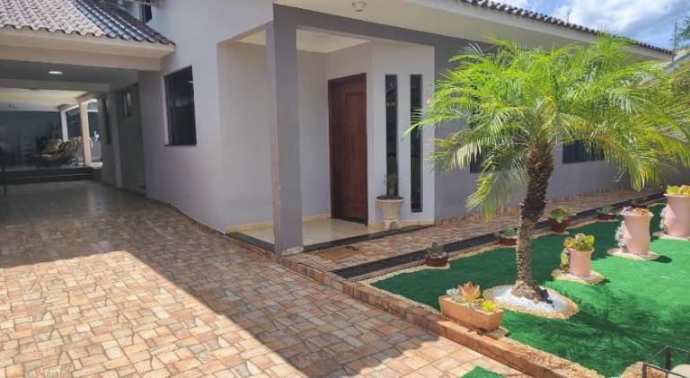 Villa with jacuzzi, private pool & yard — photo 5