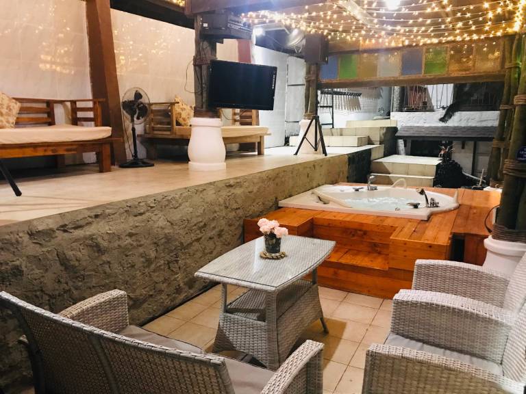 Vacation home with pool & jacuzzi | Pets allowed — photo 5