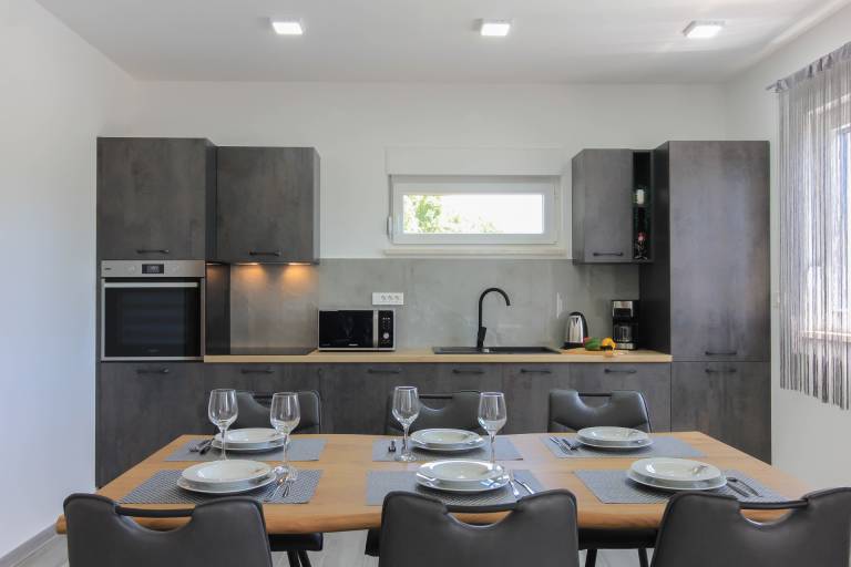 Fully equipped villa with pool, patio & BBQ | Pets allowed — photo 3