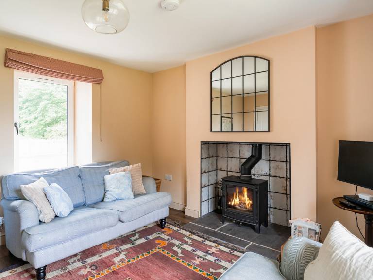Cottage with hot tub & yard | River view — photo 4