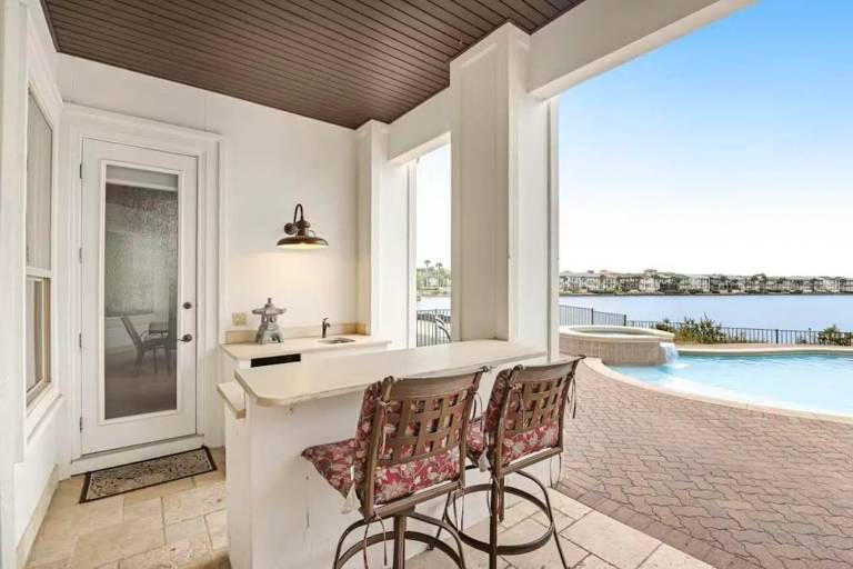 House with barbecue & private pool | Lake view — photo 4