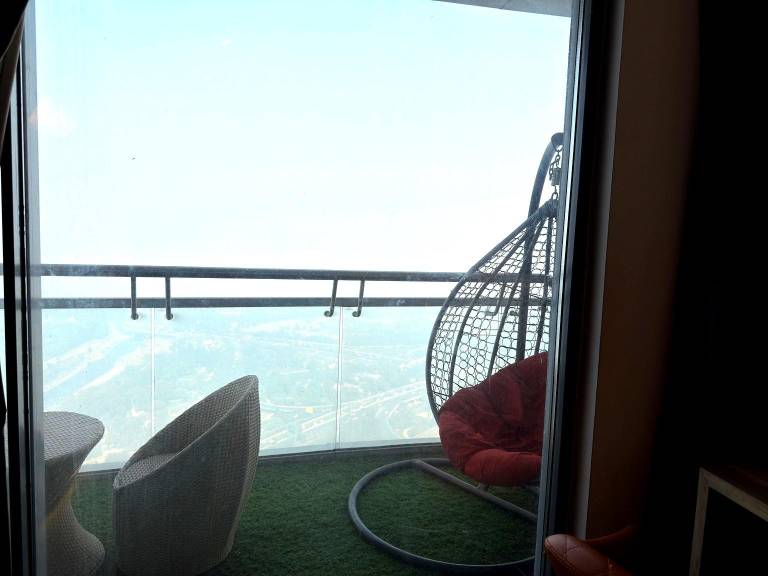 Beautiful apartment with yard & pool | Perfect for remote work | Pets are welcome — photo 3