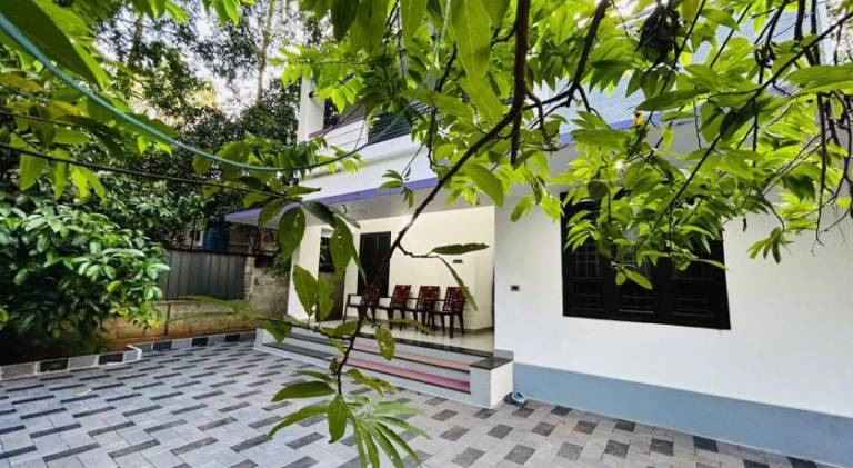 House with patio & yard | Suitable for remote work — photo 5