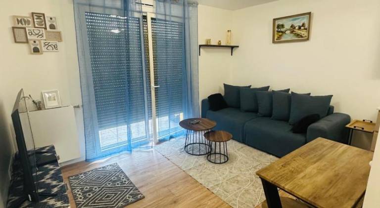 Holiday apartment with 1 room for 4 persons in Courbevoie