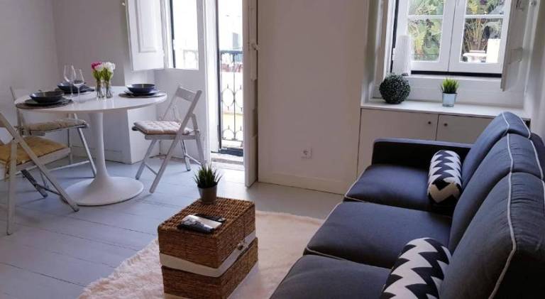 Fully equipped wonderful apartment with terrace | Perfect for remote work | Pets allowed in Lisbon