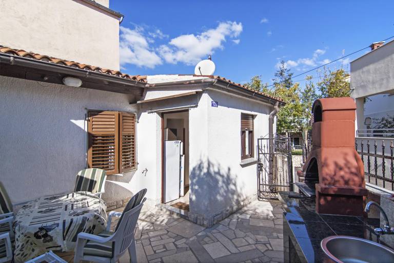 Holiday apartment with patio, yard & barbecue — photo 4