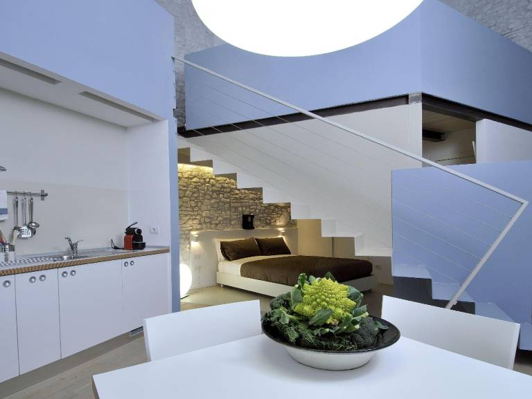 Serviced apartment with yard — photo 4