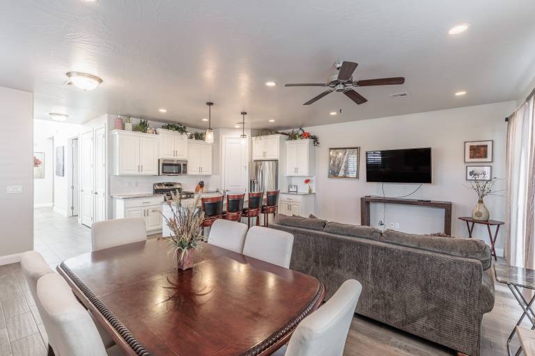 Fully equipped vacation home with BBQ, jacuzzi & heated pool | Golf view | Dogs allowed — photo 2