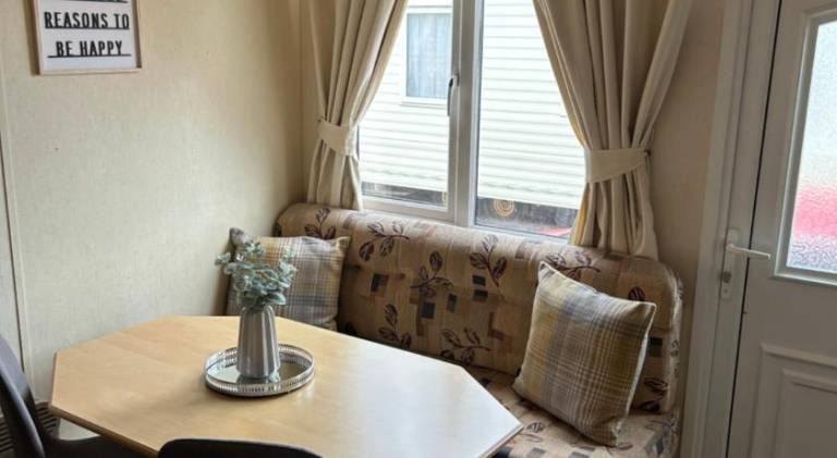 Bailey's Caravan Hire - Sealands Plot 1 - Wi-Fi - Dog Friendly — photo 3