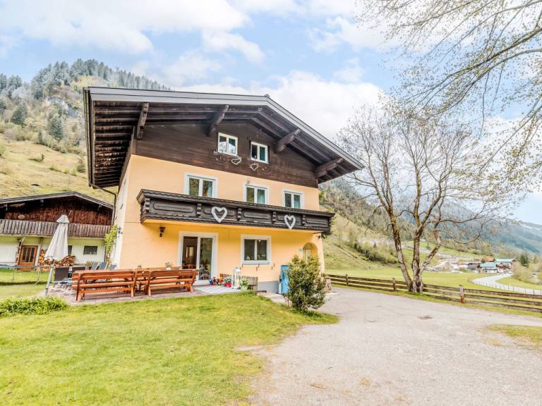 Ferienhaus in Fusch an der Großglocknerstraße für max. 22 Gäste Ferienhaus in Fusch an der Großglocknerstraße für max. 22 Gäste
