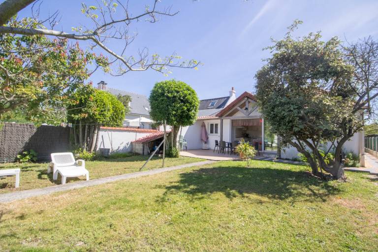 Gite with patio & yard — photo 3