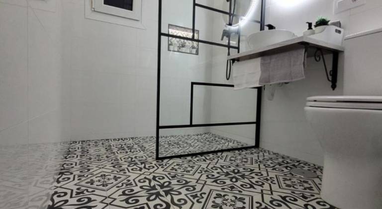 Apartment with pool — photo 5