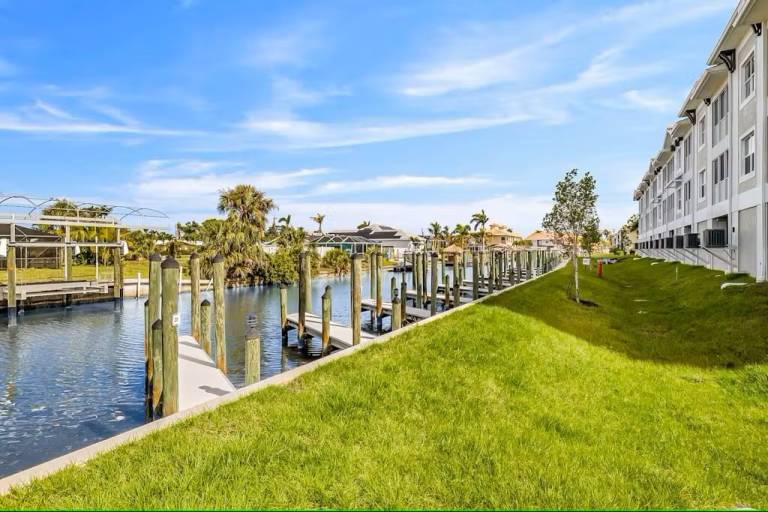 Family-oriented lovely condo with barbeque & heated pool | Pet-friendly in Cape Coral, FL