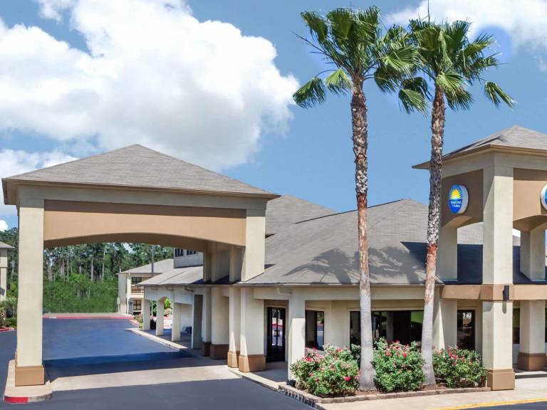 Days Inn & Suites by Wyndham Huntsville in Huntsville, TX