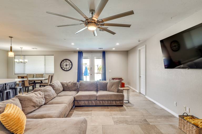 Modern Gem w/ Pool & Mtn Views in Lake Havasu City — photo 5