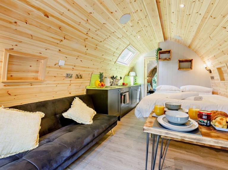 Camping suite with barbeque & hot tub | Water view — photo 4