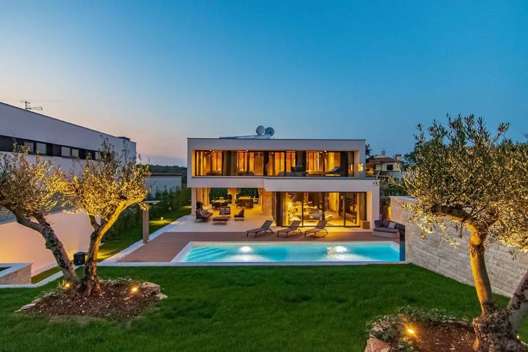 Villa with grill, garden & patio in Rovinj