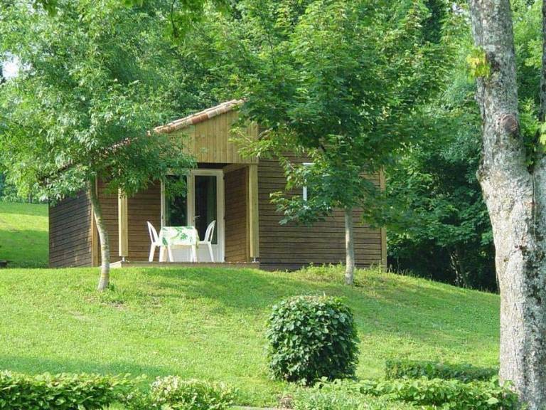 Chalet with patio & heated pool — photo 4