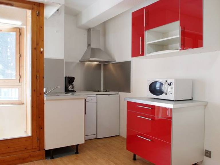 Comfortable studio with balcony, Wi-Fi and parking in Brides-les-Bains for 4 pers — photo 2