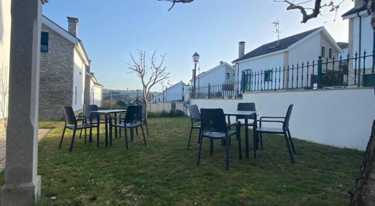 Pleasant house with yard & terrace | Pets allowed — photo 3