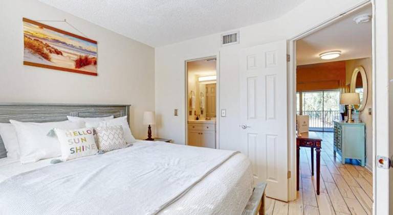 Spacious vacation home with pool | Pets are welcome — photo 4