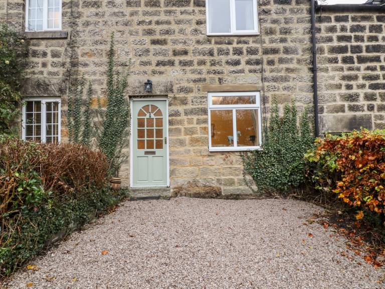 Child-friendly cottage with patio & garden | Pets are welcome — photo 2