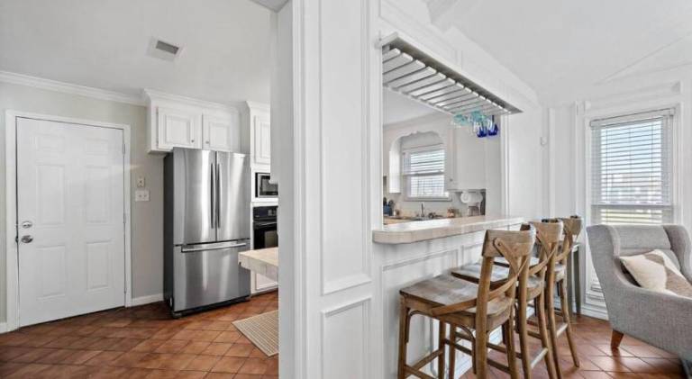 Stunning beach house with ocean views and large deck, just steps from the beach — photo 3