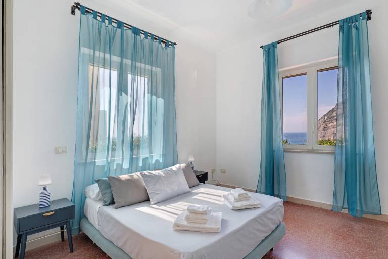 Apartment 'Ebbrezza Di Mare' with Sea View, Private Terrace, Air Conditioning, and Wi-Fi in Vico Equense