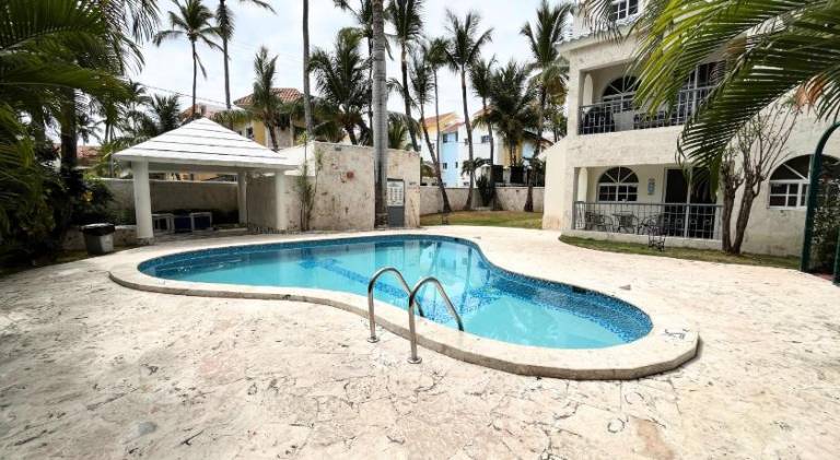 Apartment with pool & jacuzzi — photo 3