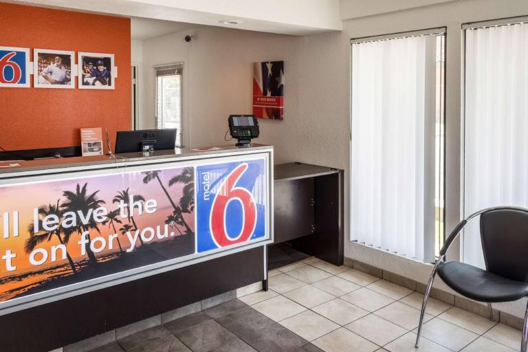 Motel 6 Bakersfield, CA - Convention Center — photo 2