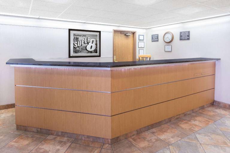 Super 8 By Wyndham Madison South — photo 4