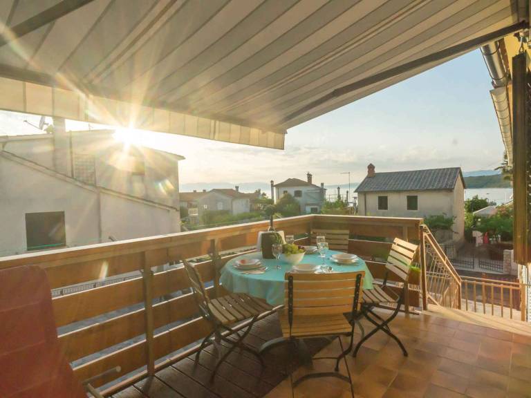 Holiday apartment with air conditioning, outdoor pool and sea view balcony — photo 3