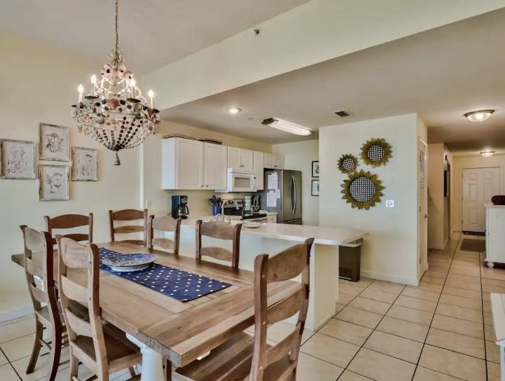 Condo with barbeque, heated pool & hot tub | Water view — photo 2