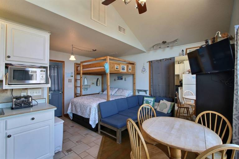 Beautiful condo | Beach view | Pets are welcome — photo 3