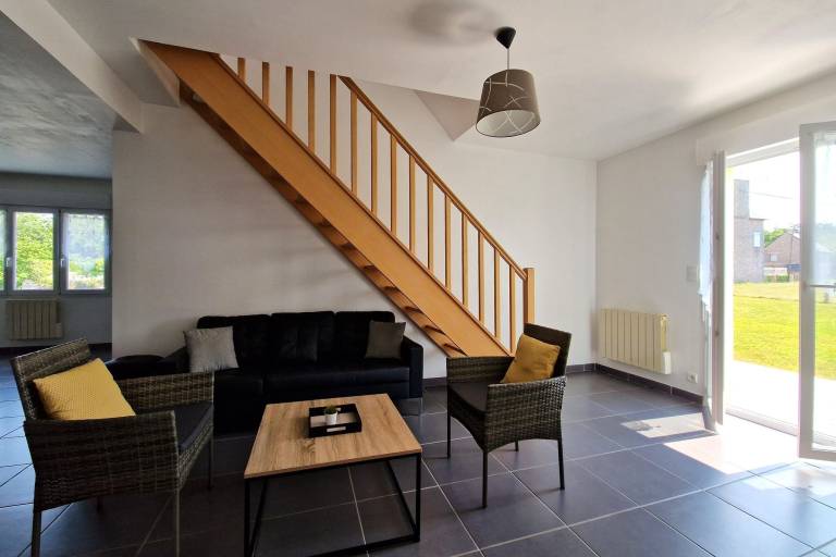 Fully equipped charming vacation home with yard | Pets allowed — photo 3