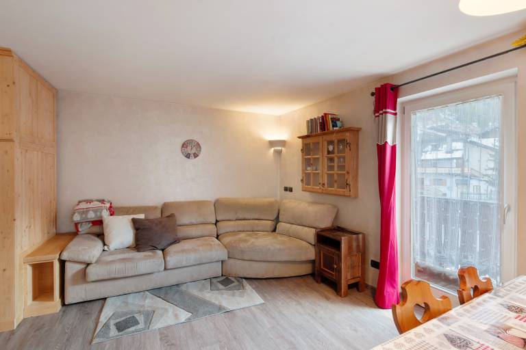 Apartment 'Giulia' with Mountain View, Shared Garden and Balcony in Canazei