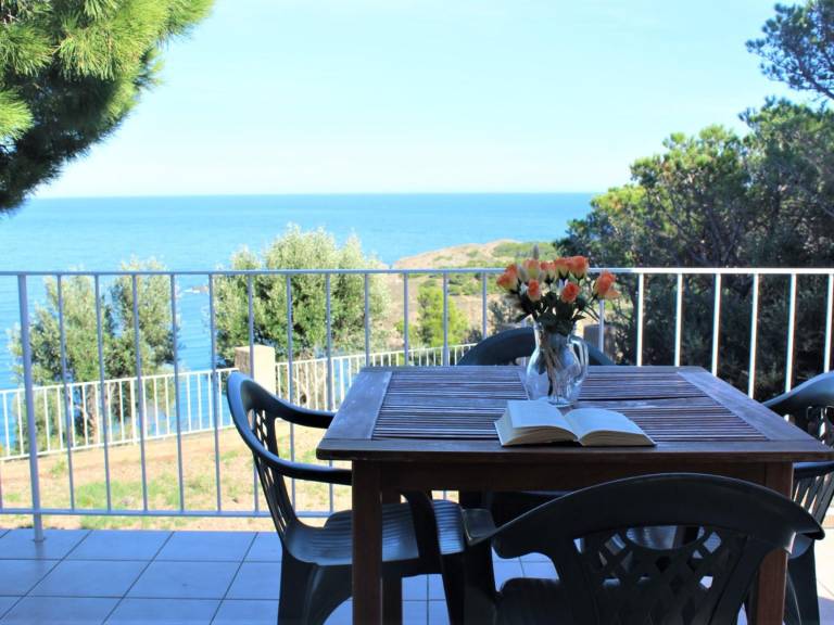Vacation home with garden — photo 3