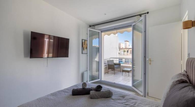 Holiday apartment with terrace in Antibes