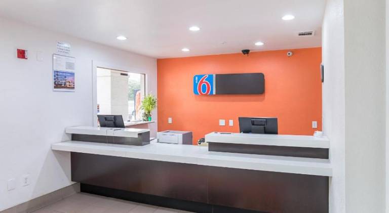 Motel 6 Grand Prairie, TX - Near Six Flags Drive — photo 2