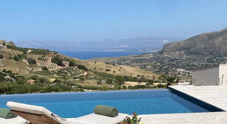 Villa with pool | Pet-friendly — photo 3