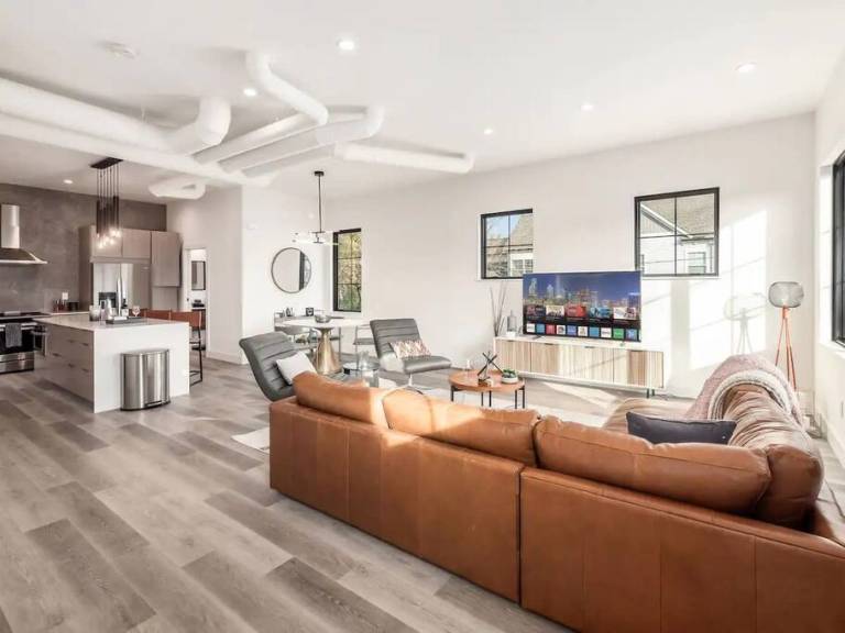 Work Of Art 3 Bedroom Elegant Townhome Columbus
