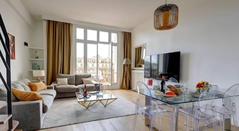 Bluestay 245 -Duplex sur les Champs-Elysees+Balcon — photo 2